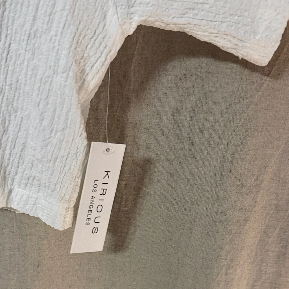 Women’s White Cropped Button-Front Shirt with Relaxed Collar - Picture 2 of 6